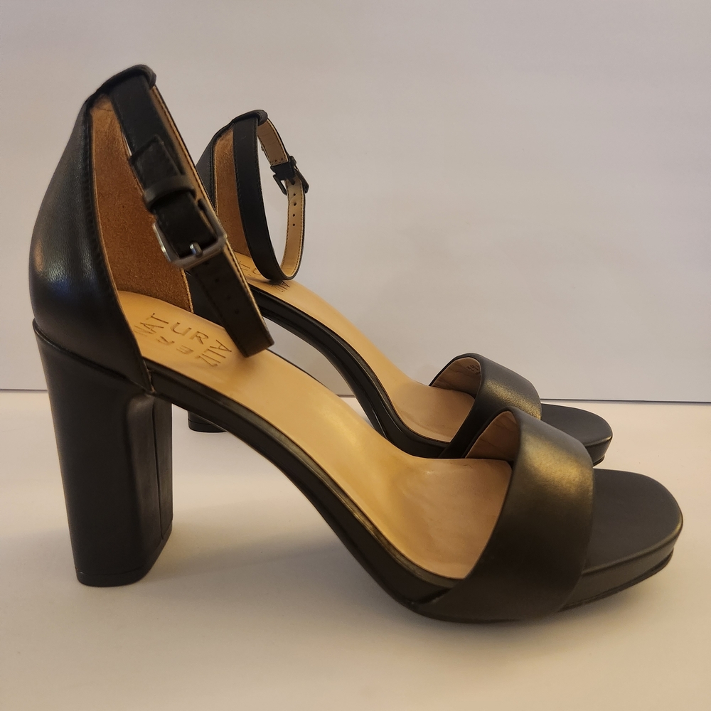 Naturalizer 'Joy' Black Leather Women's Heels Size 9W
